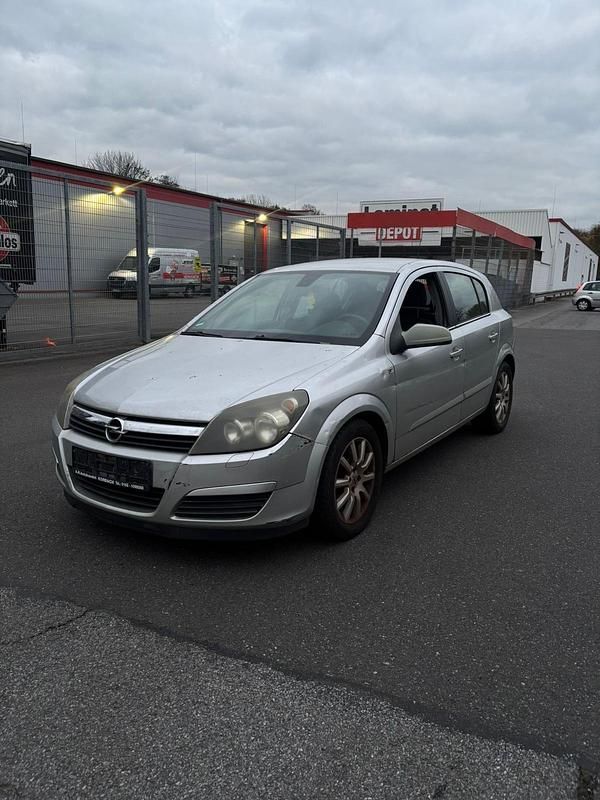Gebraucht Opel Astra 105 PS (77 kW) 2005 Silber Limousine