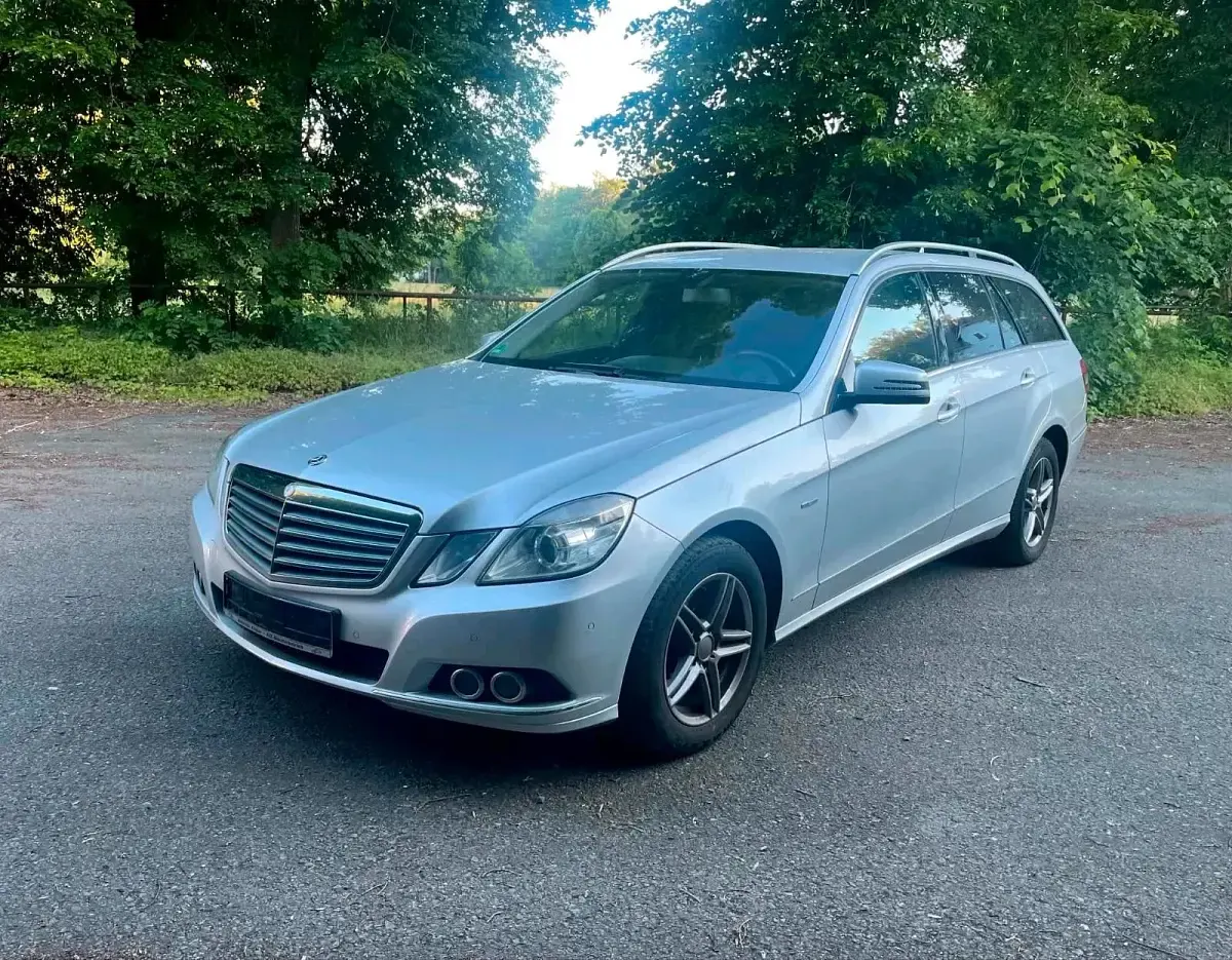 Gebraucht Mercedes E220 170 PS (125 kW) 2011 Silber Kombi