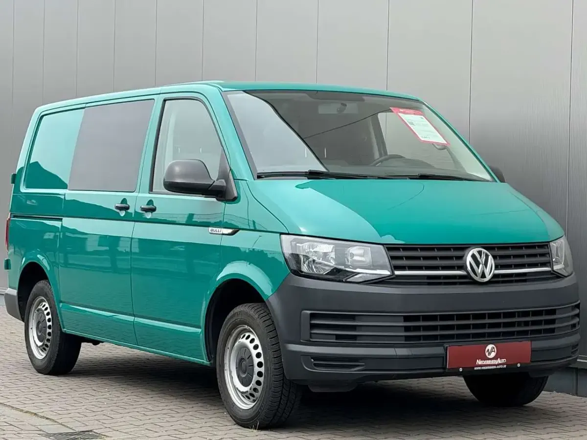 Gebraucht VW Transporter 114 PS (83 kW) 2018 Smaragdgruen Van