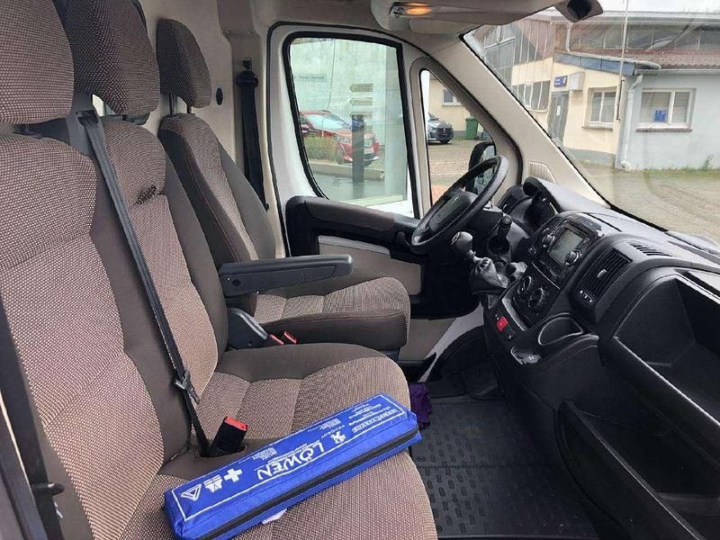 Gebraucht Peugeot Boxer 131 PS (96 kW) 2017 Lack weiss banquise/deckende l Van