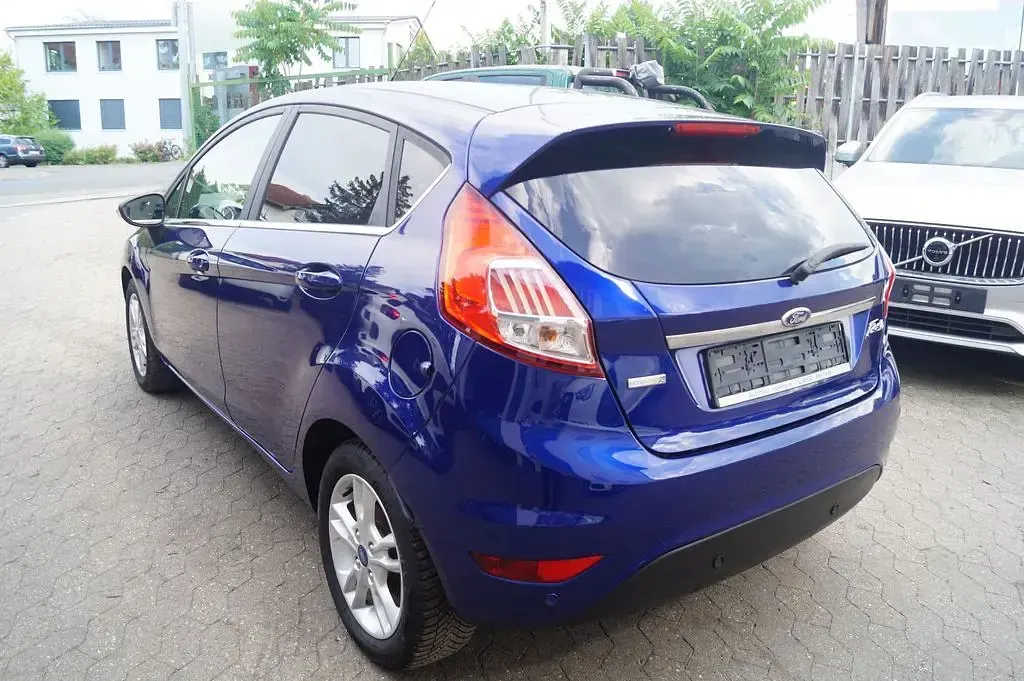 Gebraucht Ford Fiesta Titanium 101 PS (74 kW) 2016 Blau Kleinwagen