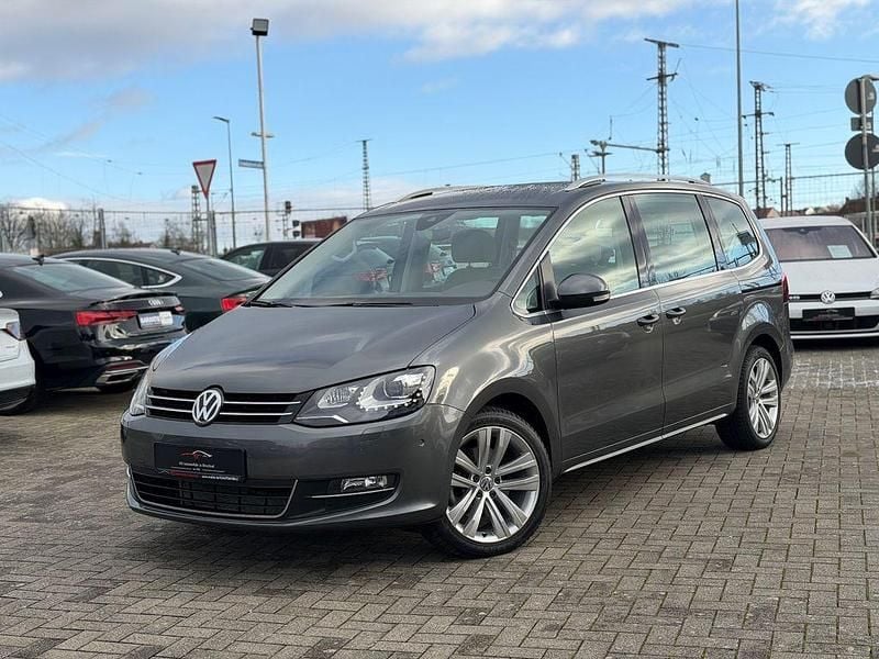 Indiumgrau Gebraucht 2019 VW Sharan Highline Van / Kleinbus | 29.900 € (Teuer) - Bild 1/4