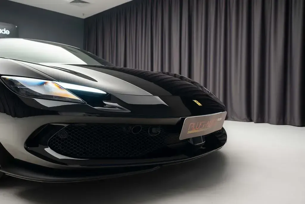 Gebraucht Ferrari 296 829 PS (609 kW) 2025 Schwarz Cabrio