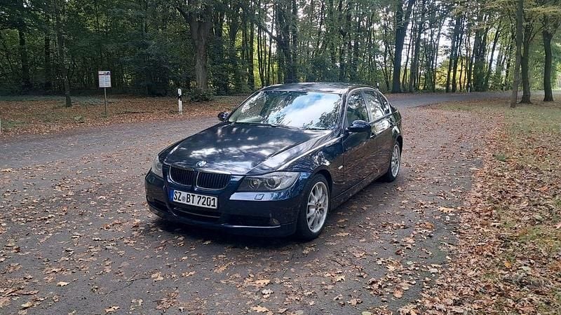 Blau Gebraucht 2007 BMW 325 Limousine | 4.250 € (Superpreis) - Bild 1/4