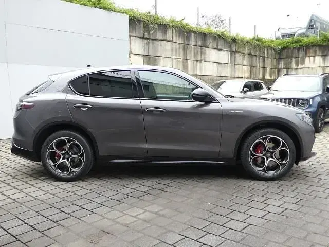 Neu Alfa Romeo Stelvio Veloce 209 PS (153 kW) 2026 Grau metallic SUV