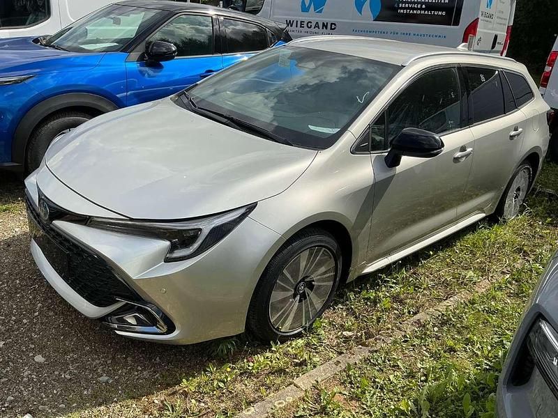 Neu Toyota Corolla 178 PS (130 kW) 2026 Cosmicsilber metallic Kombi