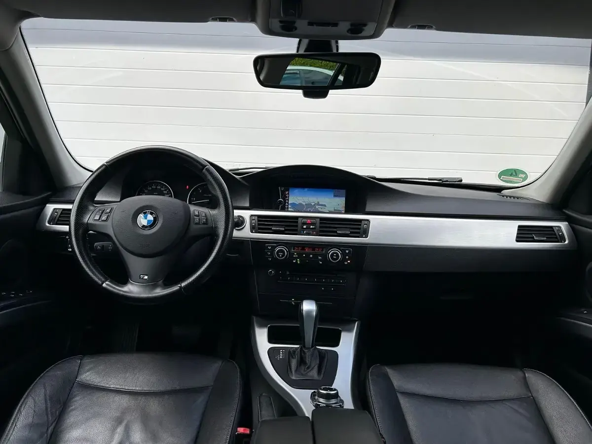 Gebraucht BMW 325 Exclusive 204 PS (150 kW) 2011 Schwarz Kombi