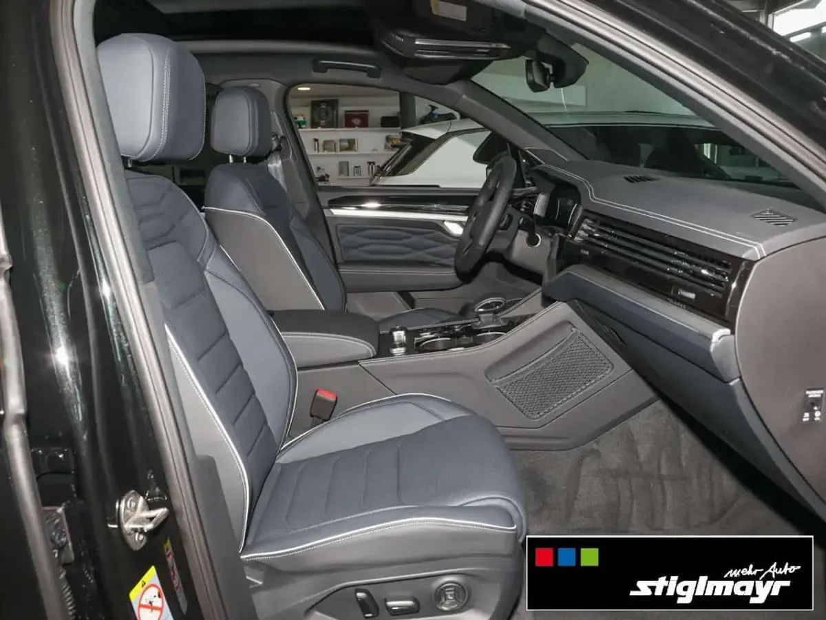 Gebraucht VW Touareg R-line 286 PS (210 kW) 2025 Grenadillschwarz metallic SUV