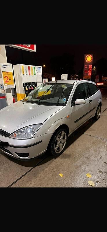 Usata Ford Focus 75 CV (55 kW) 2004 Argento Utilitaria