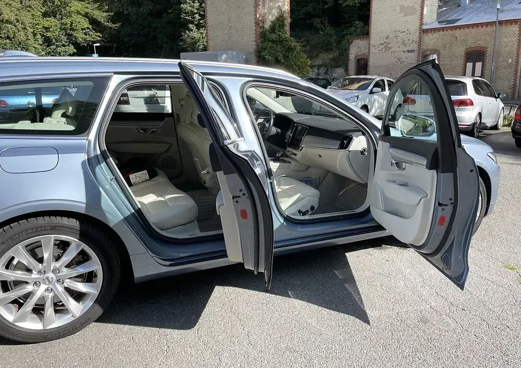 Gebraucht Volvo V90 Momentum 250 PS (183 kW) 2018 Blau Kombi