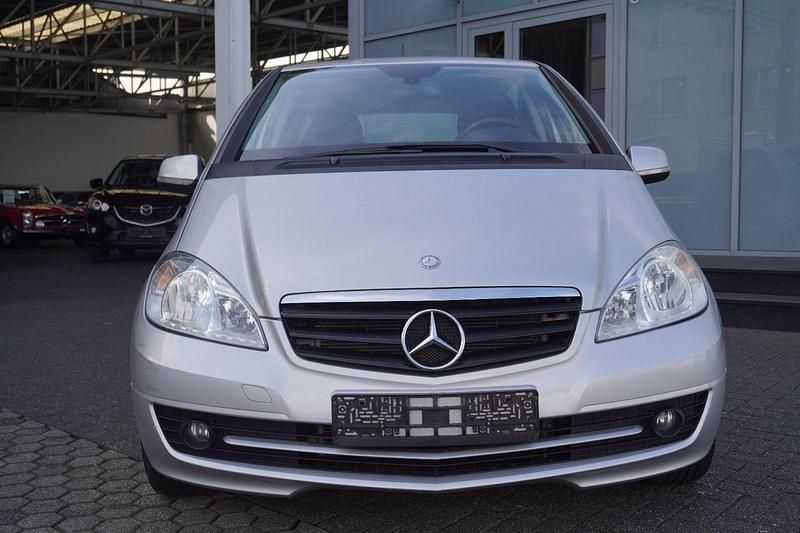 Gebraucht Mercedes 180 Classic 116 PS (85 kW) 2009 Silber Limousine