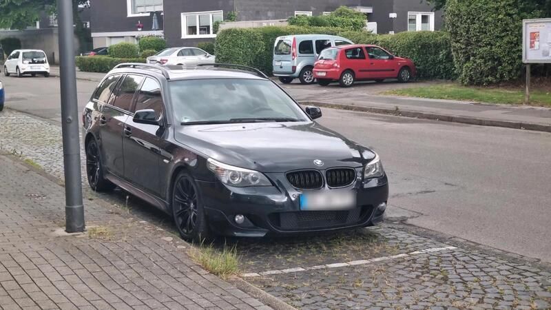 Blau Gebraucht 2010 BMW 520 M Sport Kombi | 6.999 € (Teuer) - Bild 1/4