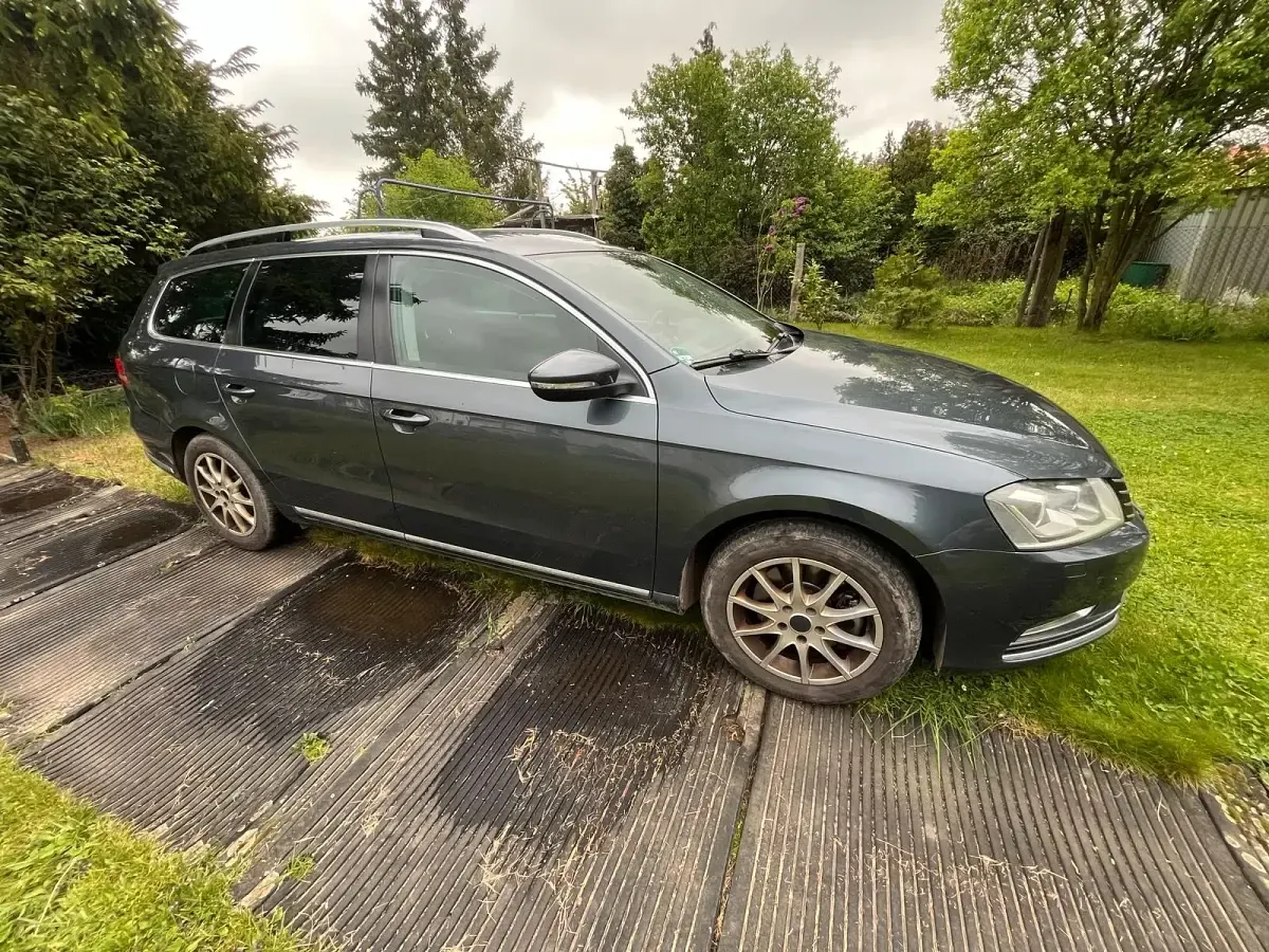 Gebraucht VW Passat 140 PS (102 kW) 2011 Grau Kombi