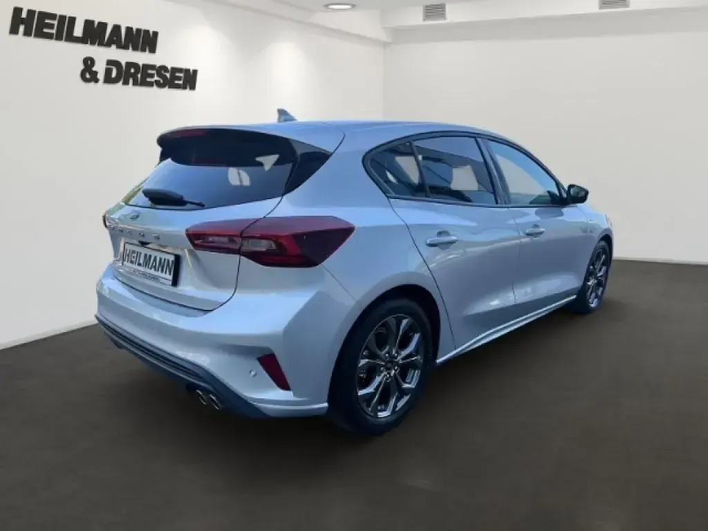 Gebraucht Ford Focus 155 PS (114 kW) 2025 Polarsilber metallic (metallic) Limousine