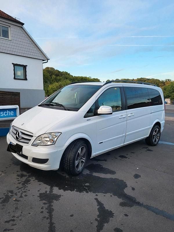 Weiß Gebraucht 2011 Mercedes Viano Edition Van / Kleinbus | 9.000 € - Bild 1/4