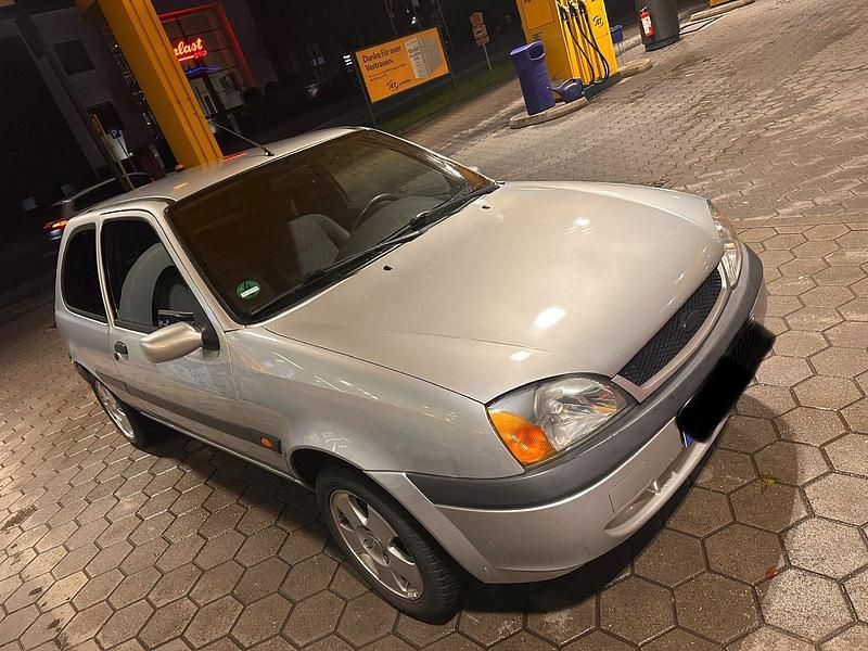 Silber Gebraucht 2001 Ford Fiesta Kleinwagen | 999 € (Fairer Preis) - Bild 1/4
