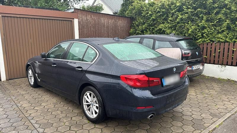 Blau Gebraucht 2018 BMW 530 Limousine | 21.500 € (Superpreis) - Bild 1/2