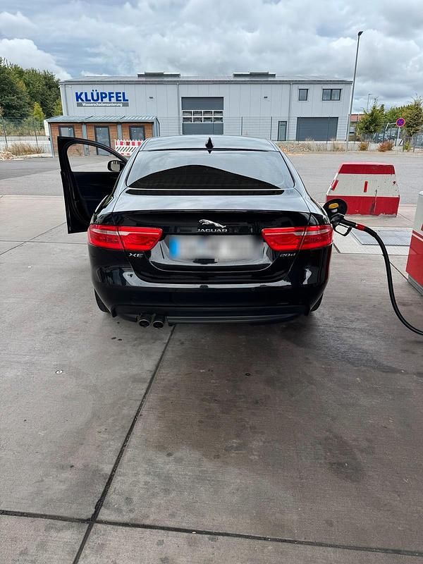 Schwarz Gebraucht 2016 Jaguar XE Limousine | 10.500 € (Guter Preis) - Bild 1/4