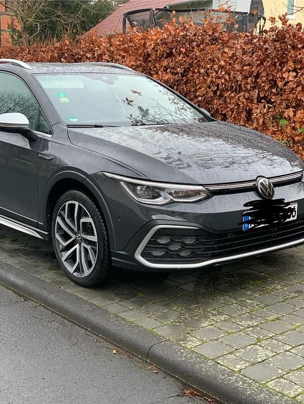 Grau Gebraucht 2023 VW Golf Alltrack Kombi | 34.000 € - Bild 1/4