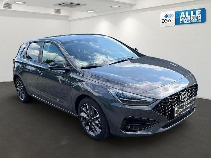 Grau metallic Gebraucht 2024 Hyundai i30 Advantage Limousine | 22.990 € (Guter Preis) - Bild 1/4