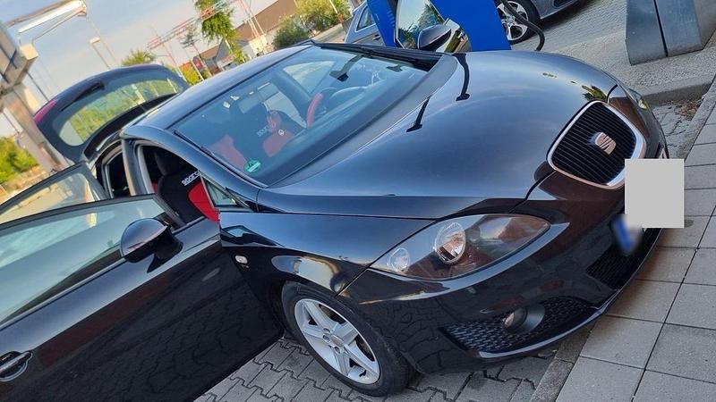 Używany Seat Leon 125 KM (91 kW) 2010 Czarny Hatchback