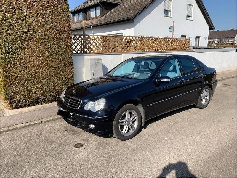 Gebraucht Mercedes C180 143 PS (105 kW) 2005 Schwarz Limousine