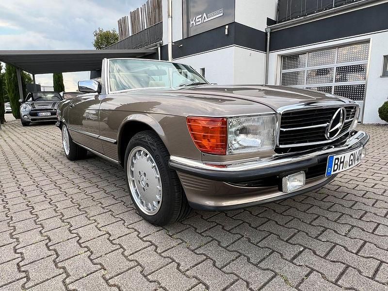 Braun Gebraucht 1989 Mercedes 560 Cabrio | 66.500 € - Bild 1/4