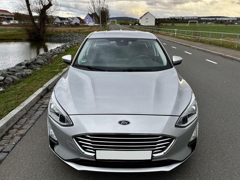 Gebraucht Ford Focus Titanium 125 PS (91 kW) 2019 Silber Limousine