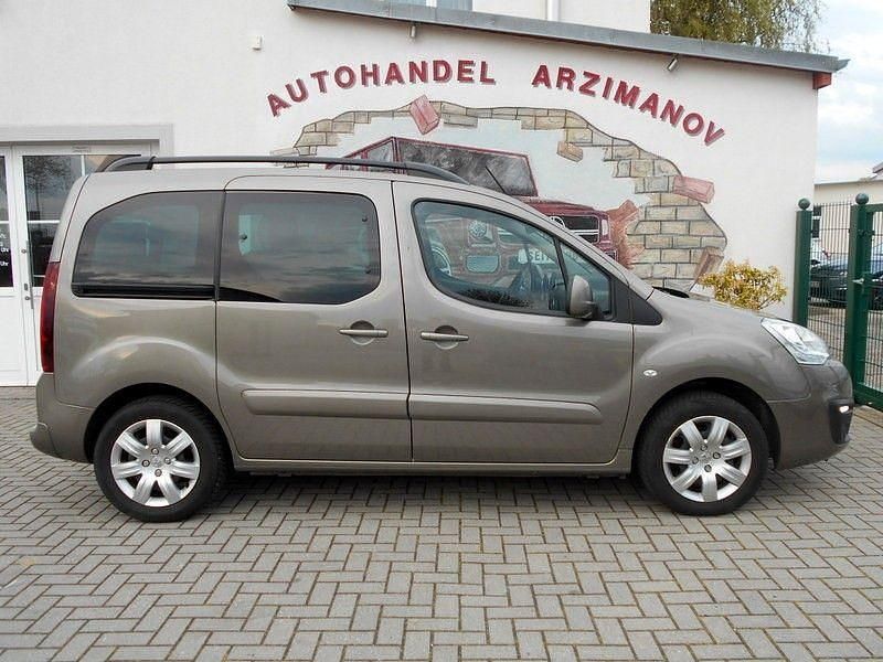 Gebraucht Peugeot TePee Allure 120 PS (88 kW) 2017 Braun Van / Kleinbus