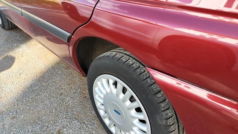 Gebraucht Ford Escort 90 PS (66 kW) 1998 Rot Kombi