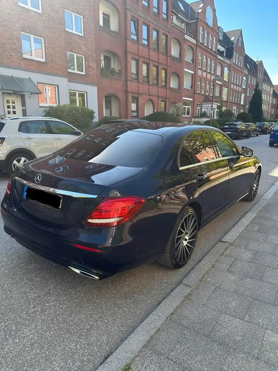 Gebraucht Mercedes E220 194 PS (142 kW) 2016 Andere farben Limousine