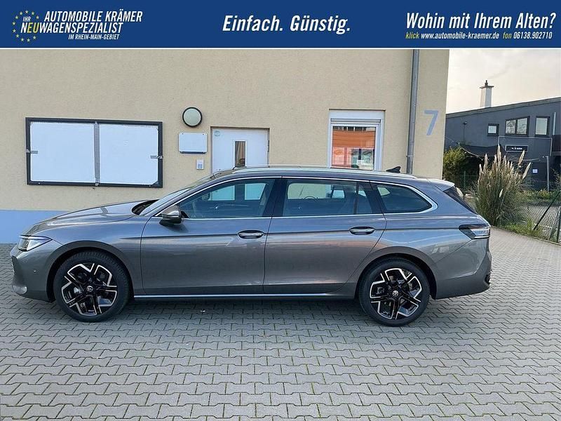 Neu VW Passat Elegance 150 PS (110 kW) 2025 Grenadilla black metallic Kombi