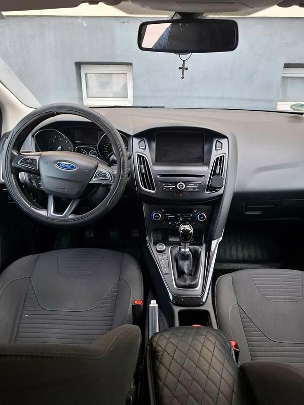 Gebraucht Ford Focus 150 PS (110 kW) 2015 Grau Limousine