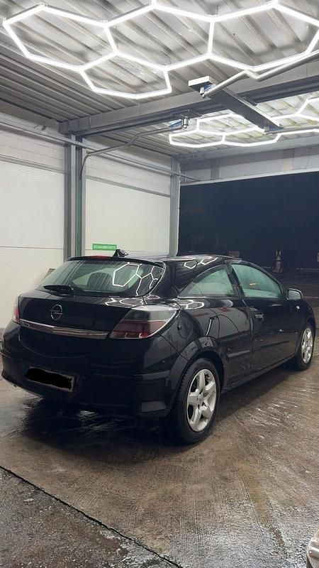 Gebraucht Opel Astra GTC 90 PS (66 kW) 2008 Schwarz Coupé