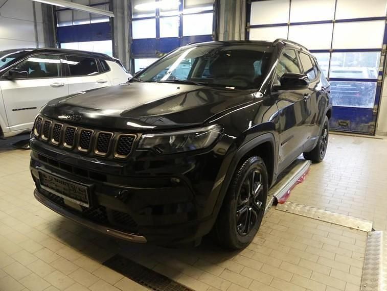 Black clear coat Gebraucht 2022 Jeep Compass Limited SUV | 22.885 € (Superpreis) - Bild 1/4