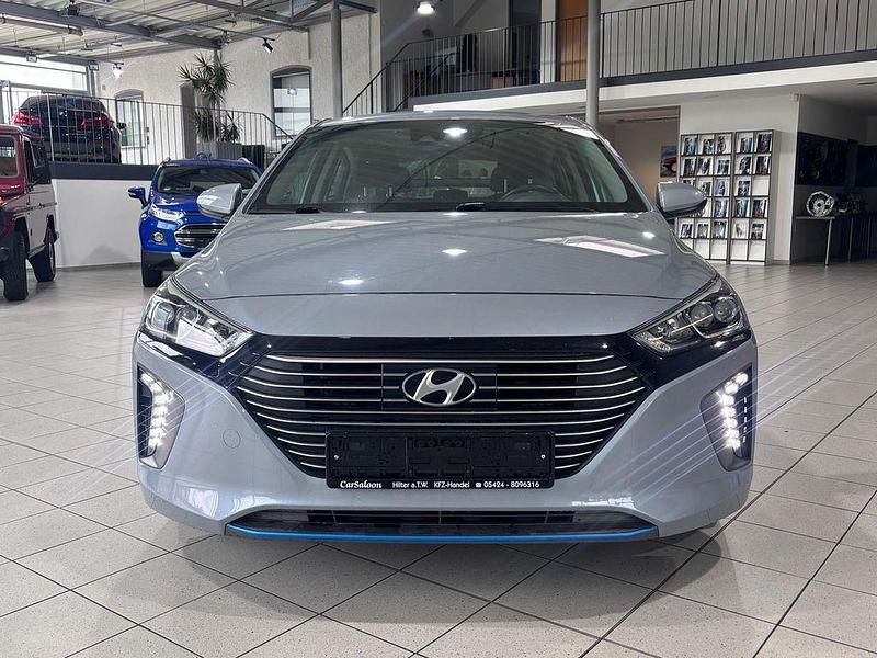Grau Gebraucht 2018 Hyundai Ioniq Style Limousine | 16.700 € (Fairer Preis) - Bild 1/4