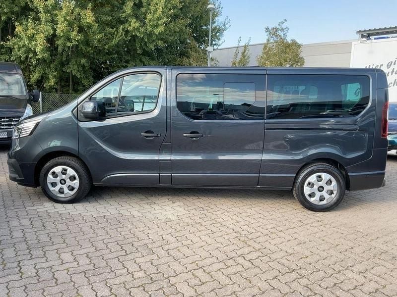 Gebraucht Renault Trafic Life 150 PS (110 kW) 2024 Kometengrau Van / Kleinbus