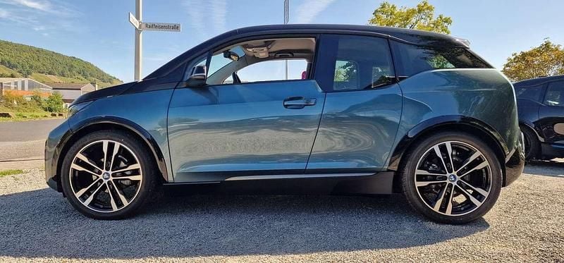 Blau Gebraucht 2021 BMW i3 Sport Line Kleinwagen | 24.870 € (Etwas zu teuer) - Bild 1/4