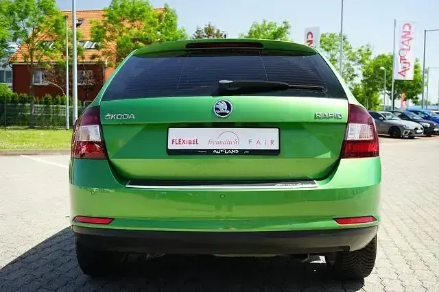 Gebraucht Skoda Rapid Ambition 95 PS (69 kW) 2017 Grün Kleinwagen