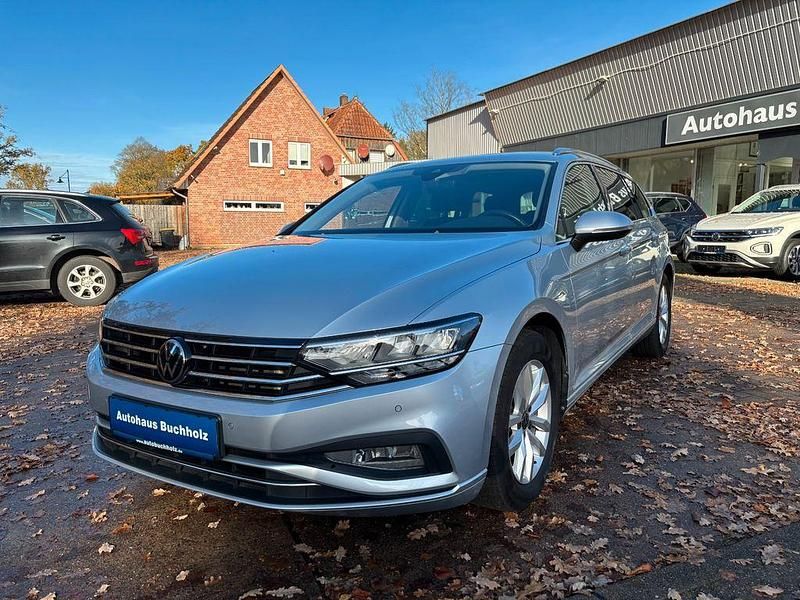 Silber Gebraucht 2023 VW Passat Business Kombi | 25.990 € (Fairer Preis) - Bild 1/4
