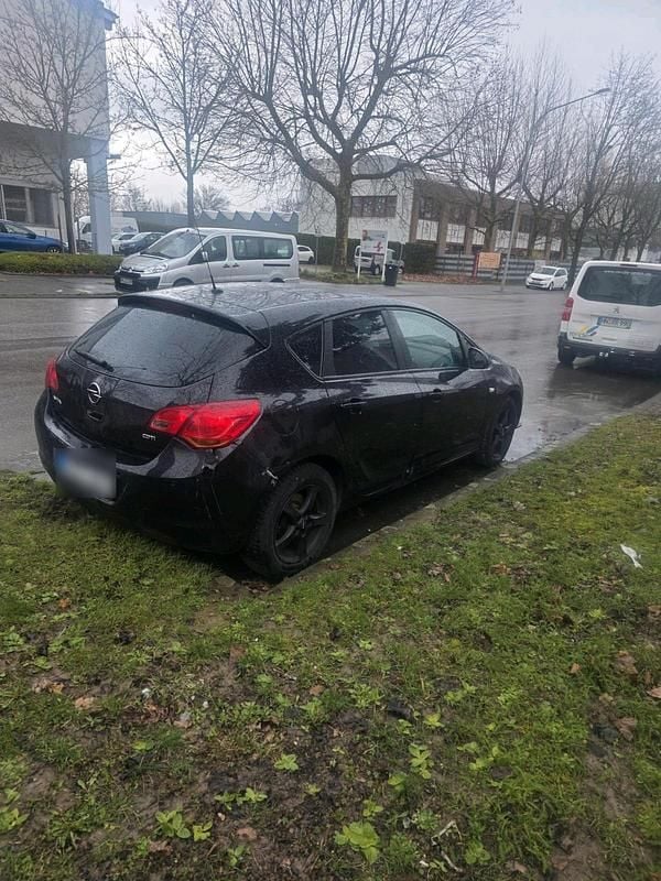 Gebraucht Opel Astra 110 PS (80 kW) 2010 Schwarz Limousine