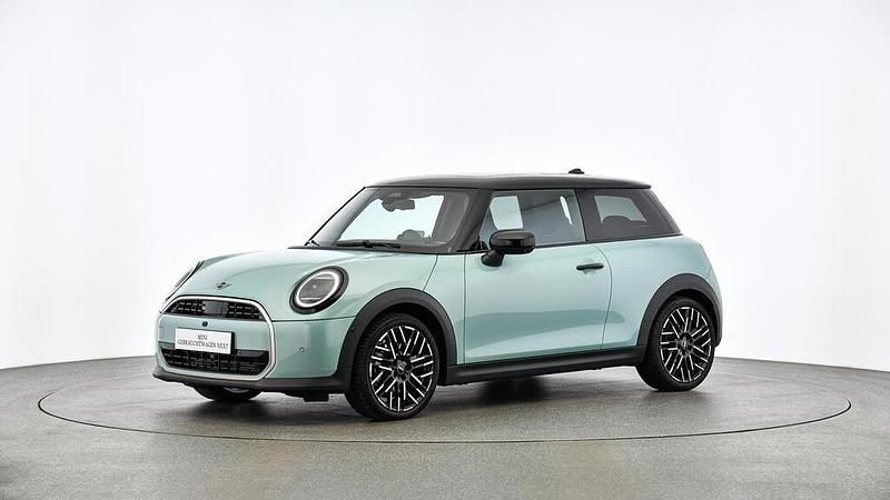 Gebraucht Mini Cooper Favoured 156 PS (114 kW) 2024 Grün Kleinwagen