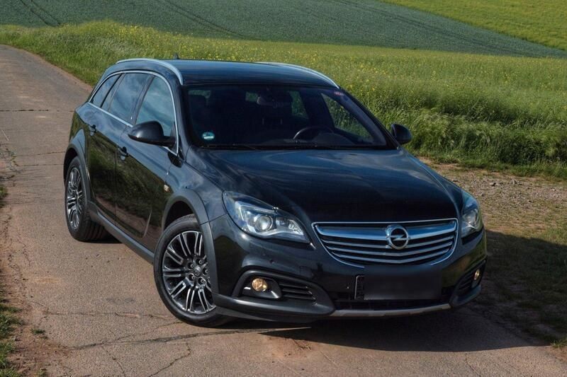 Schwarz Gebraucht 2015 Opel Insignia Country Tourer Kombi | 11.449 € (Fairer Preis) - Bild 1/4