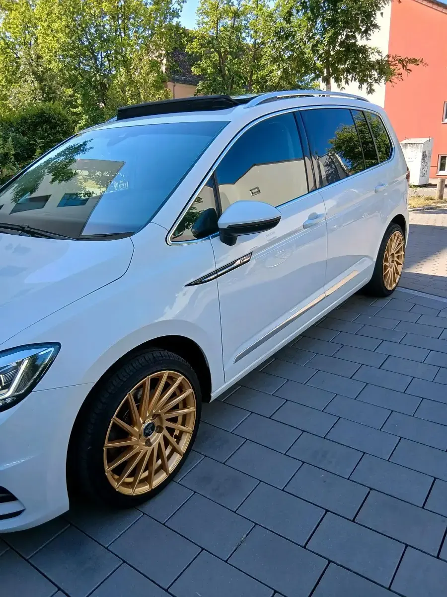 Gebraucht VW Touran Highline 150 PS (110 kW) 2016 Weiß Van / Kleinbus