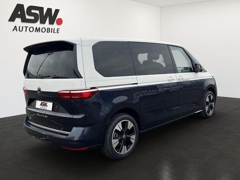 Neu VW Multivan 204 PS (150 kW) 2026 Candyweiß/ starlight blue met Van