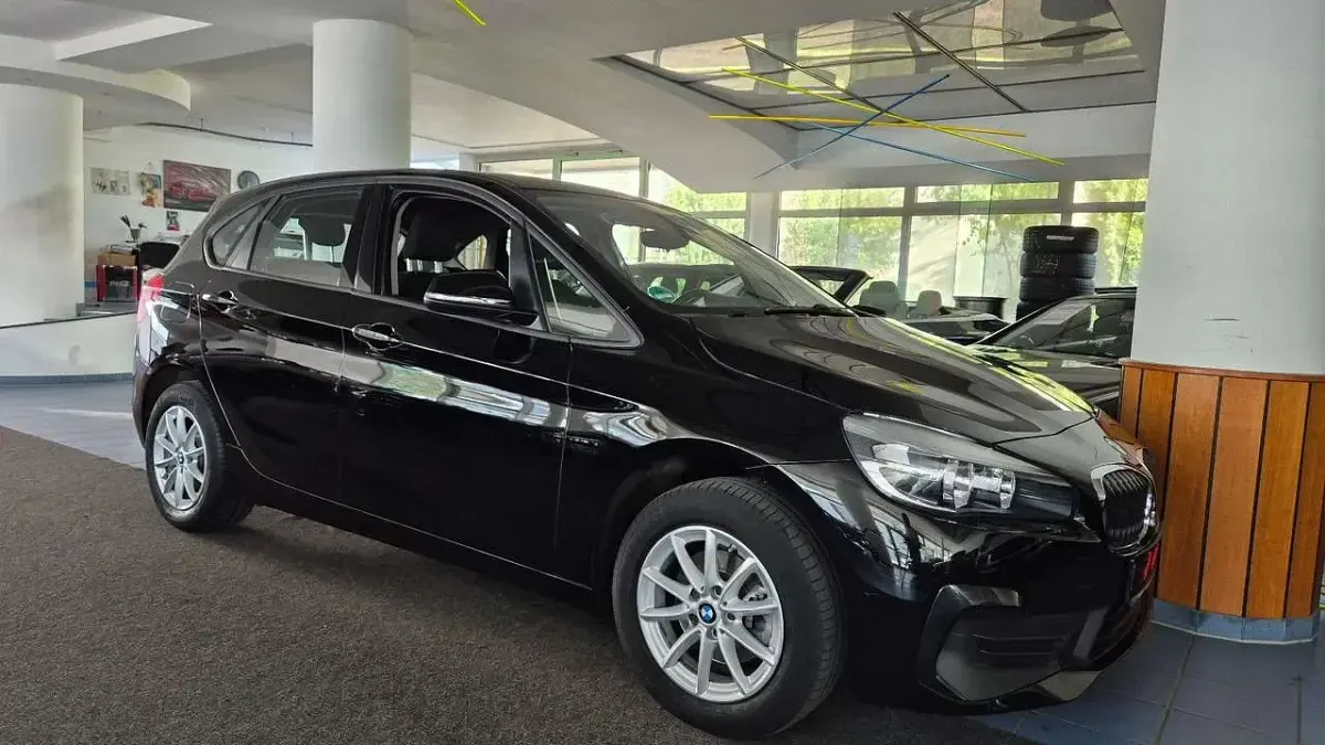 Gebraucht BMW 218 140 PS (102 kW) 2018 Schwarz ii/bonnet fluid black Van / Kleinbus