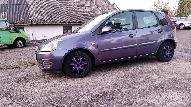 Gebraucht Ford Fiesta 80 PS (58 kW) 2008 Violet Kleinwagen