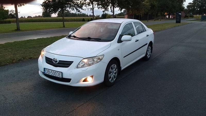 Weiß Gebraucht 2007 Toyota Corolla Edition-S Limousine | 2.999 € (Fairer Preis) - Bild 1/4