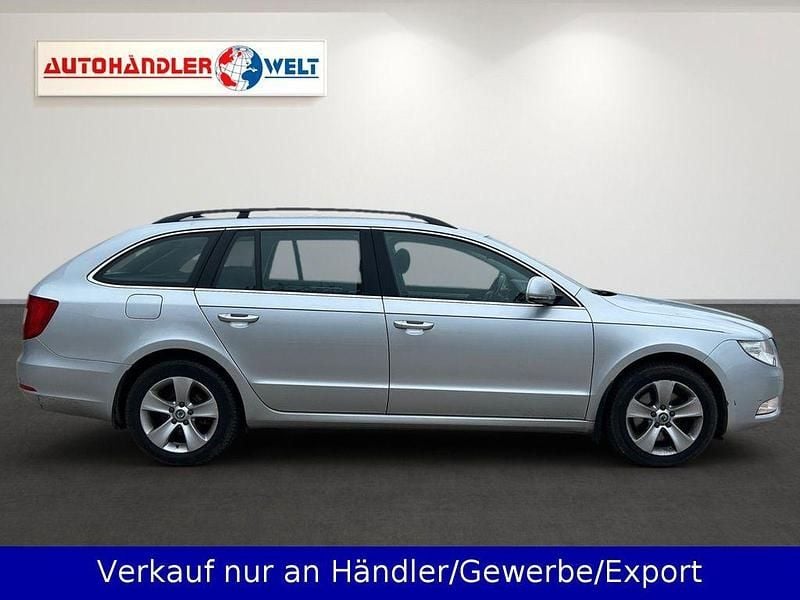 Gebraucht Skoda Superb 140 PS (102 kW) 2011 Silber Kombi