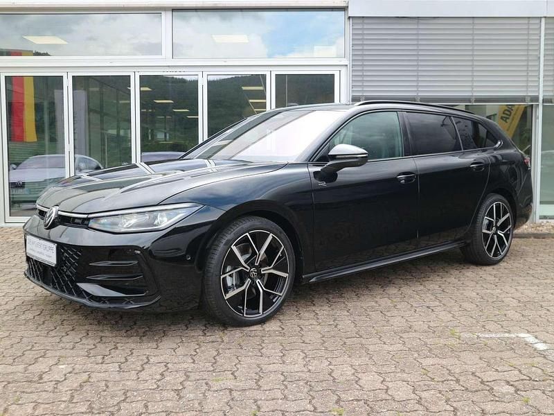 Gebraucht VW Passat R-line 193 PS (141 kW) 2025 Grenadillschwarz metallic Kombi